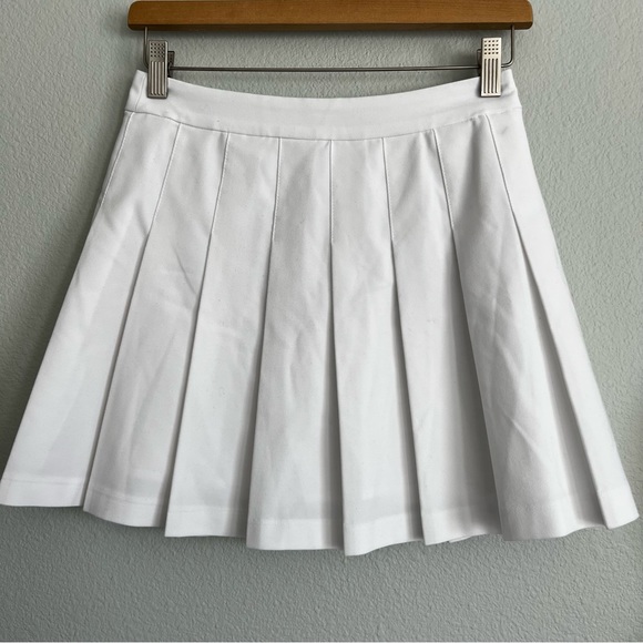 Aritzia | Sunday Best White Olive Micro Pleated Skirt. Size 2 - Picture 2 of 6